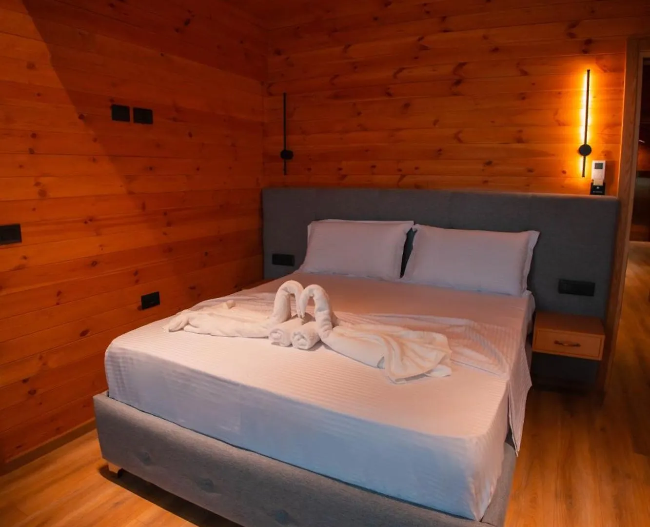 Hotel Shpija E Gjyshit Canaj 3*,