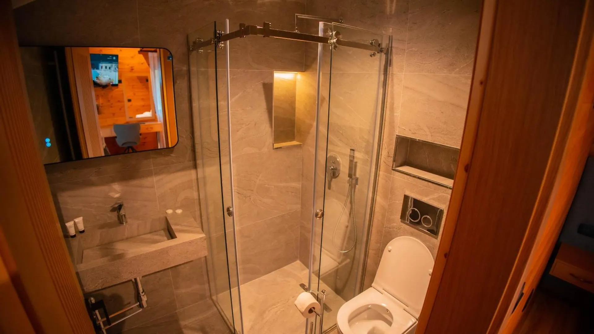 Hotel Shpija E Gjyshit Canaj