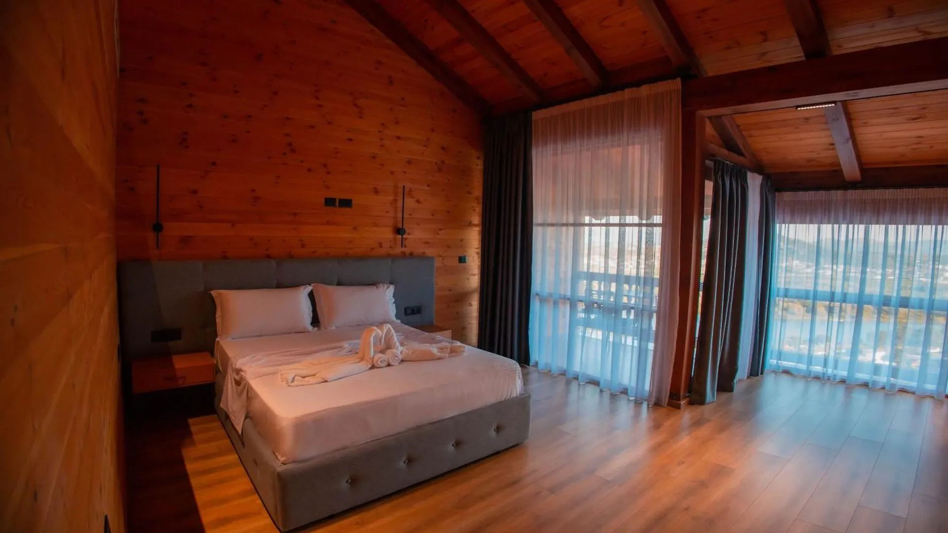 Hotel Shpija E Gjyshit Canaj 3*,