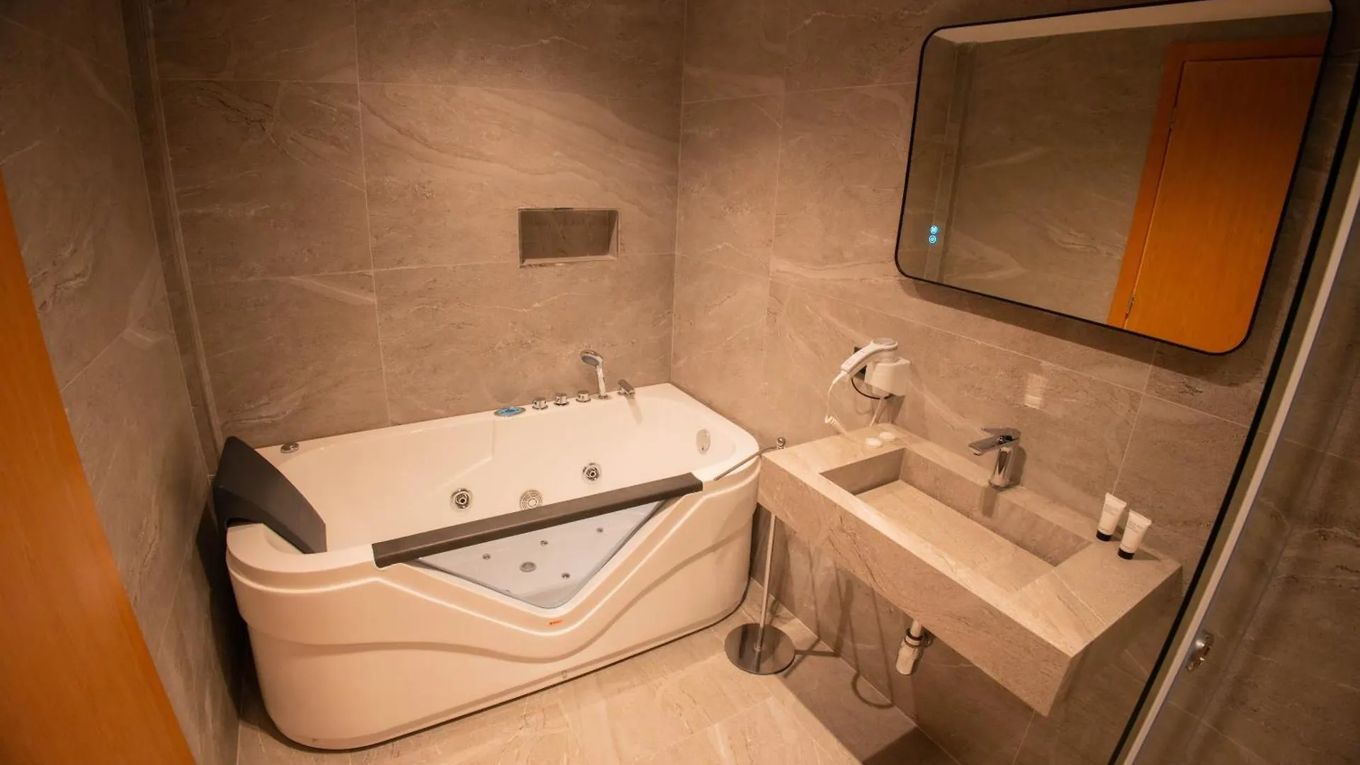 Hotel Shpija E Gjyshit Canaj