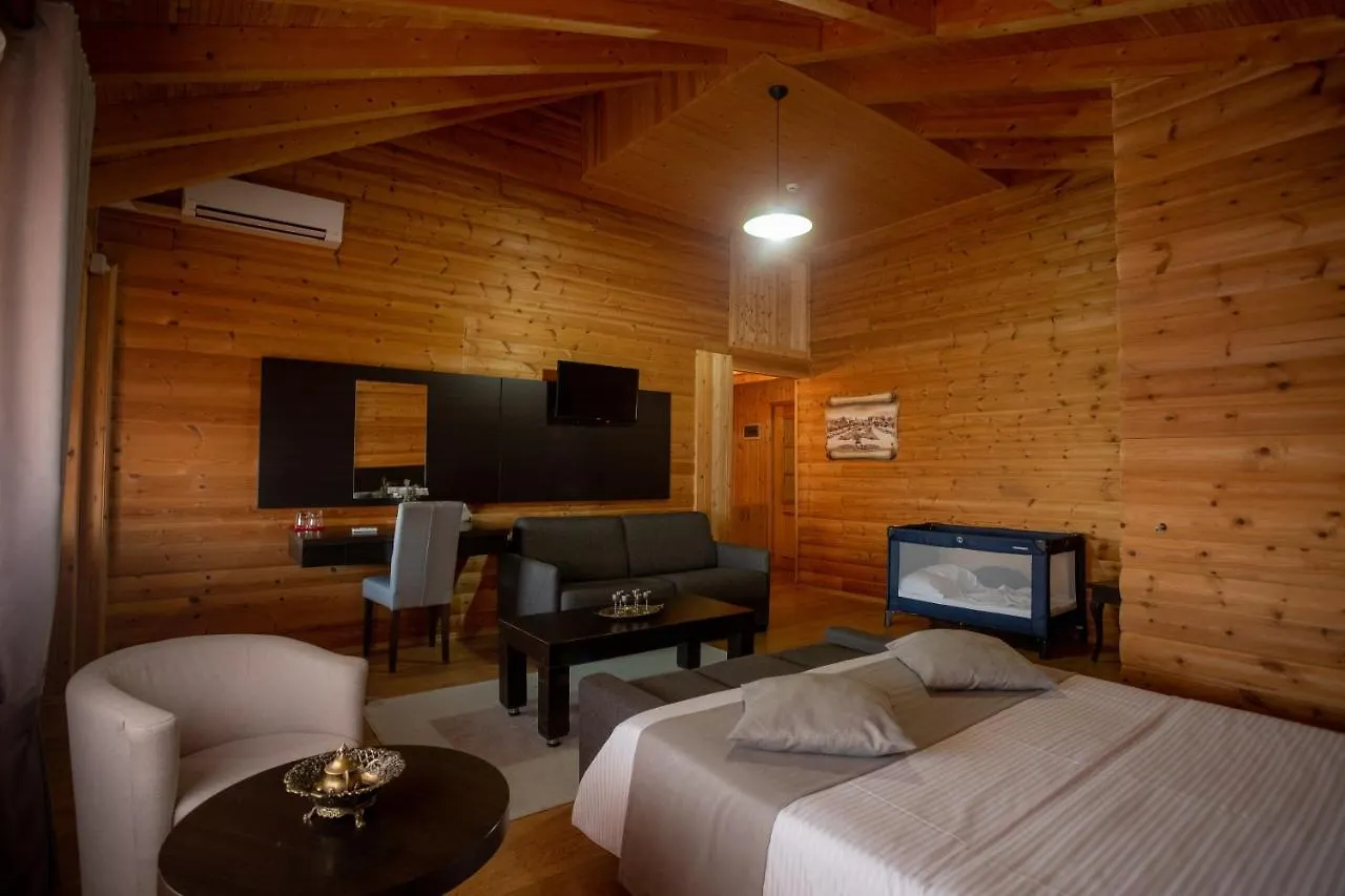 Hotel Shpija E Gjyshit Canaj 3*,