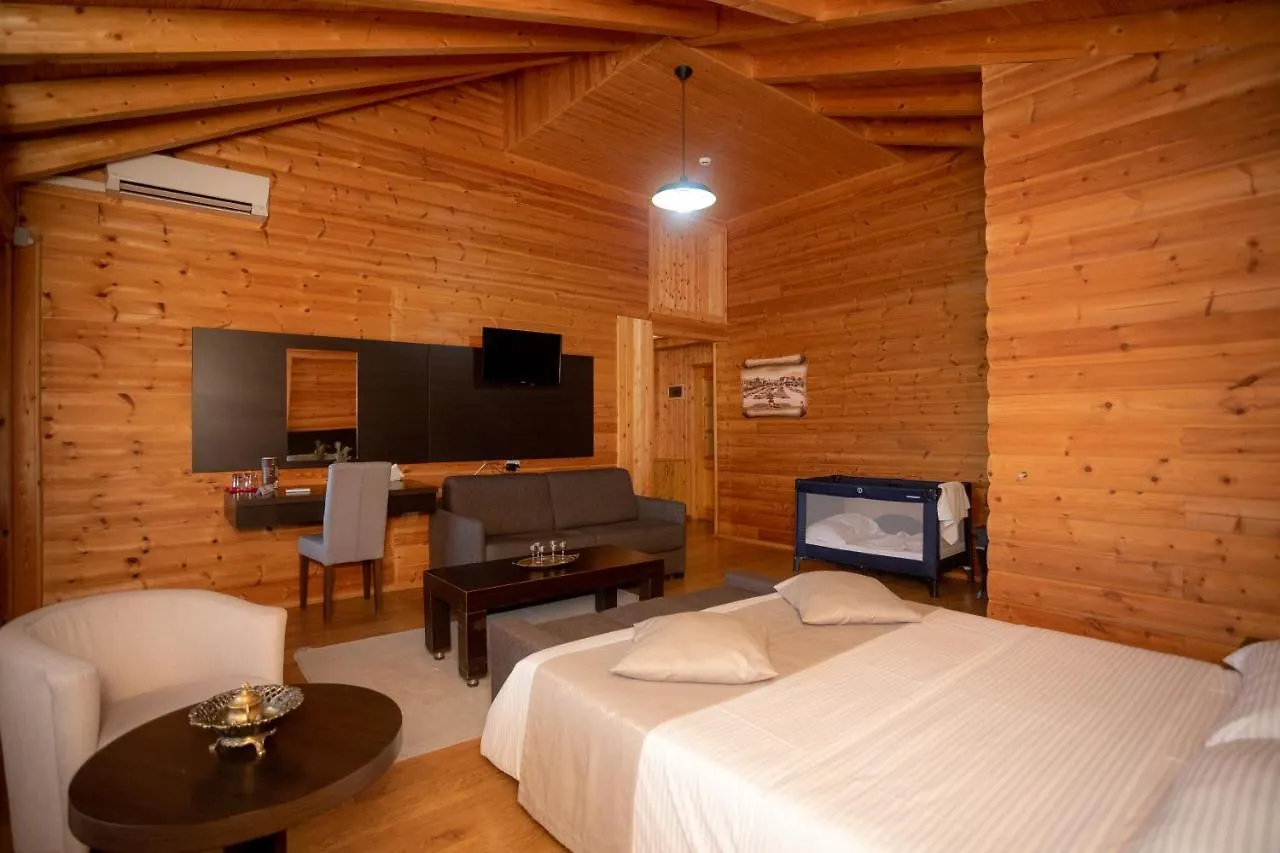 Hotel Shpija E Gjyshit Canaj 3*,