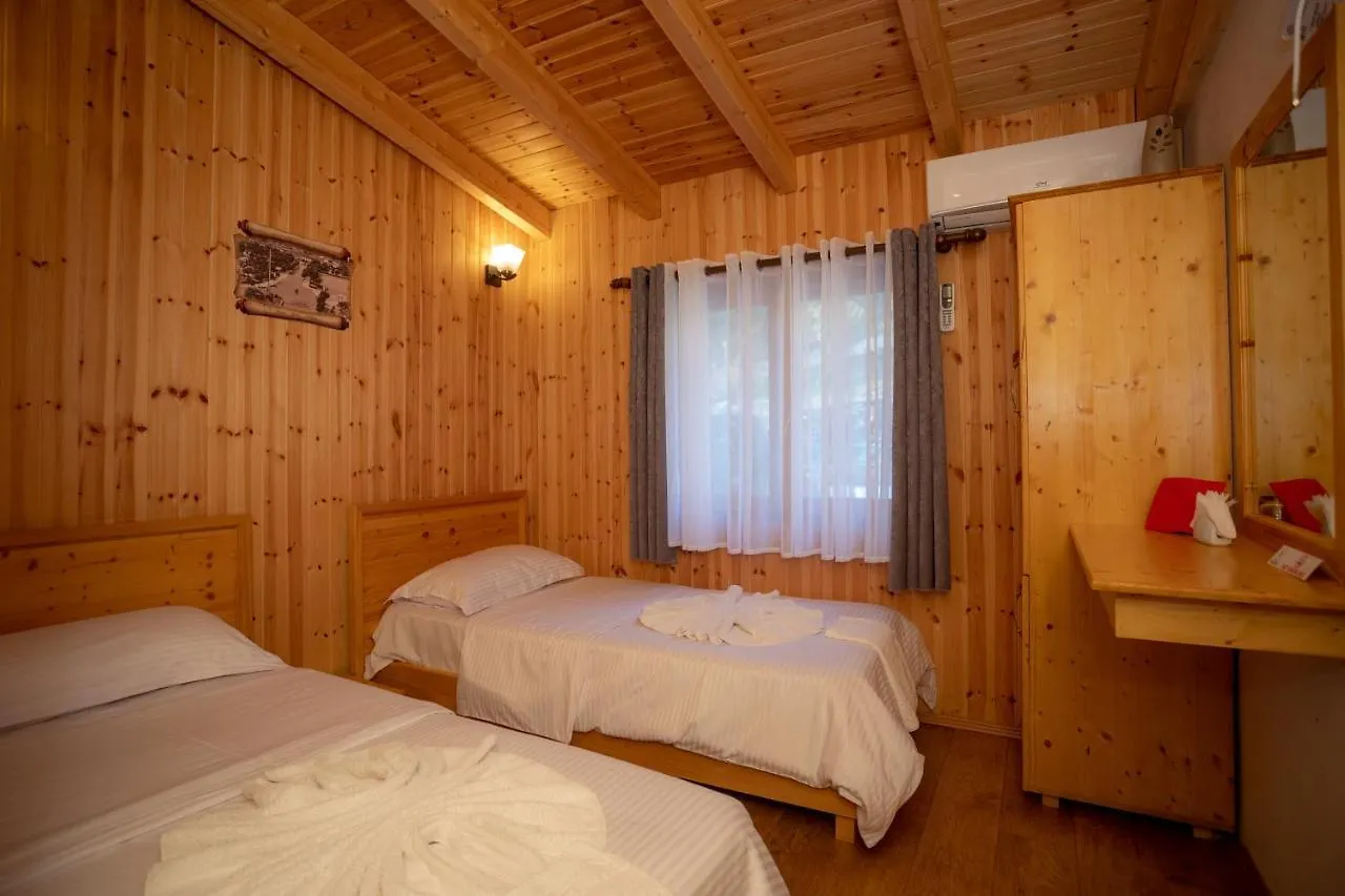Hotel Shpija E Gjyshit Canaj 3*,