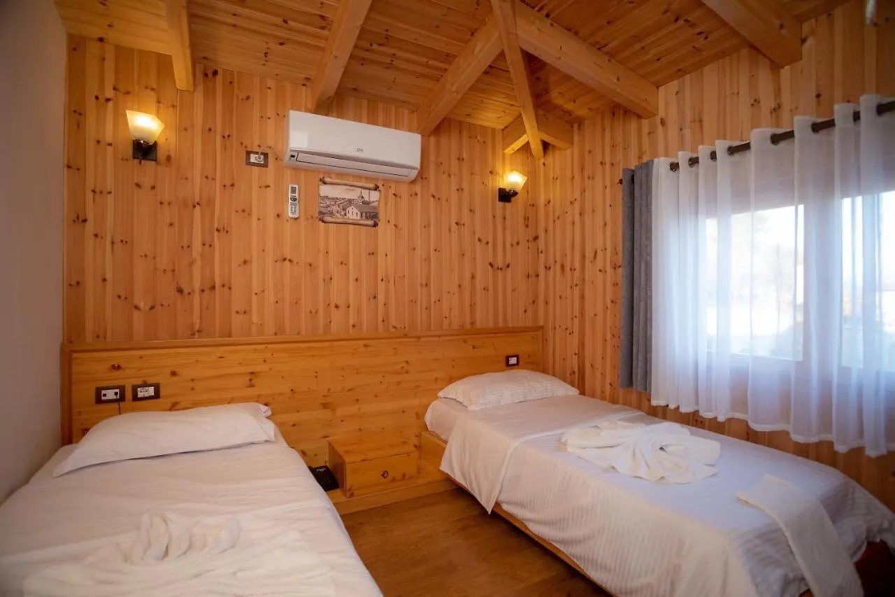 Hotel Shpija E Gjyshit Canaj 3*,  ألبانيا