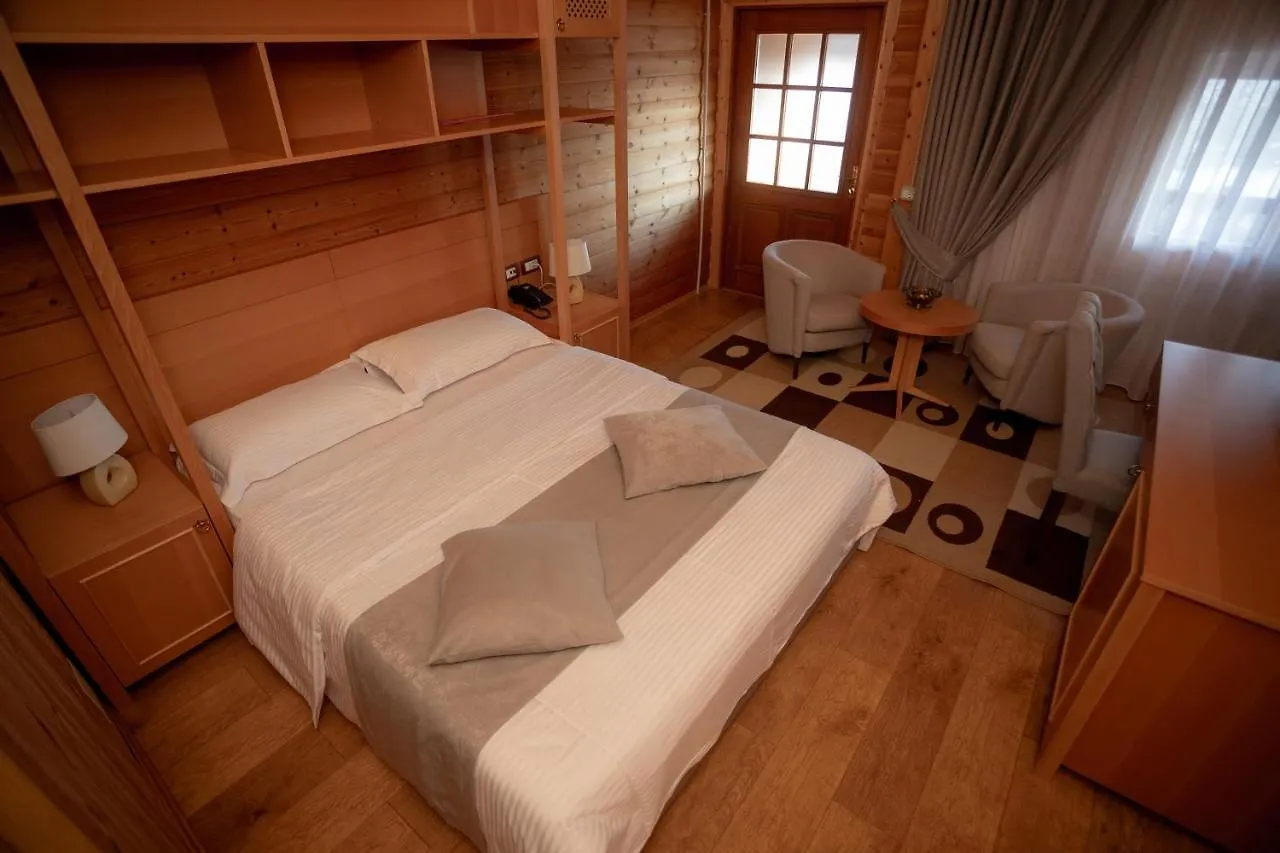Hotel Shpija E Gjyshit Canaj 3*,
