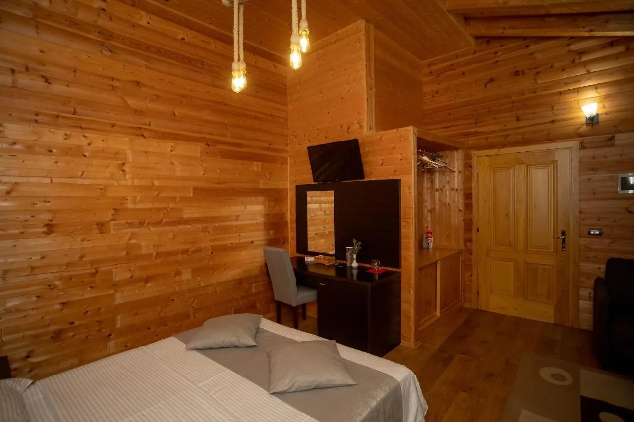 Hotel Shpija E Gjyshit Canaj 3*,  ألبانيا