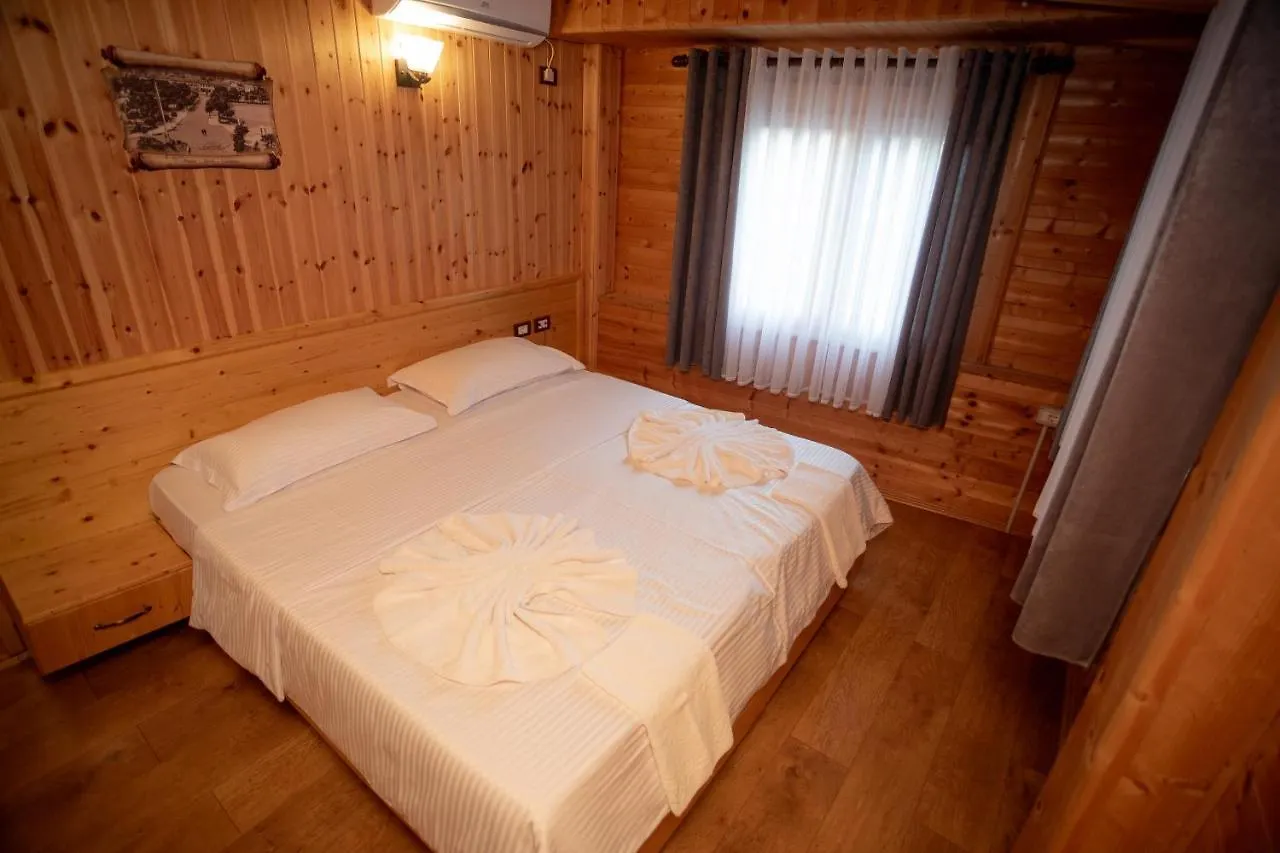 Hotel Shpija E Gjyshit Canaj 3*,
