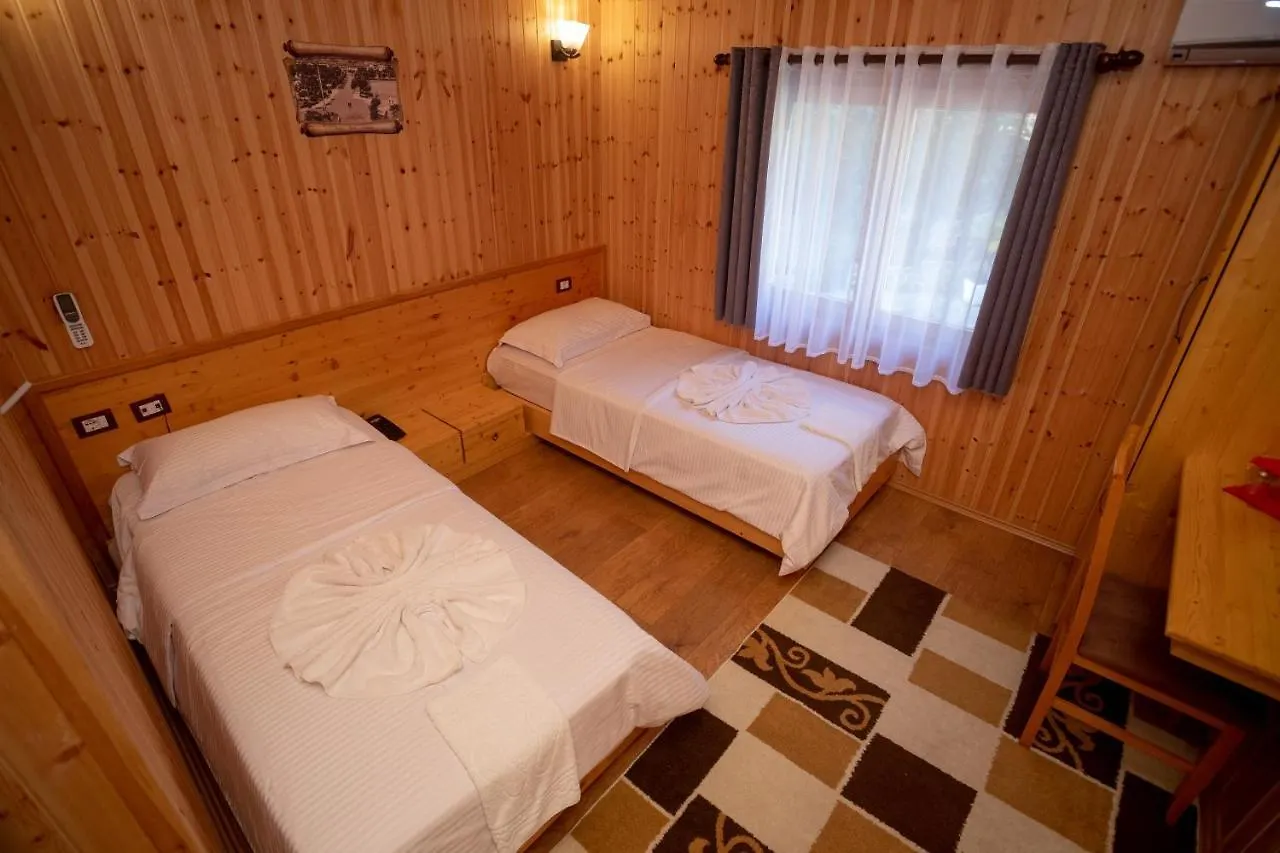 Hotel Shpija E Gjyshit Canaj 3*,  ألبانيا